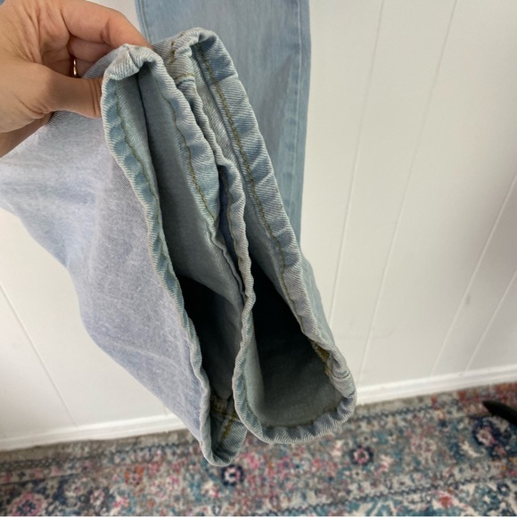 Universal Thread Women's 4 Tall Blue Light Wash Stretch High-Rise Flare Jeans - Picture 6 of 12